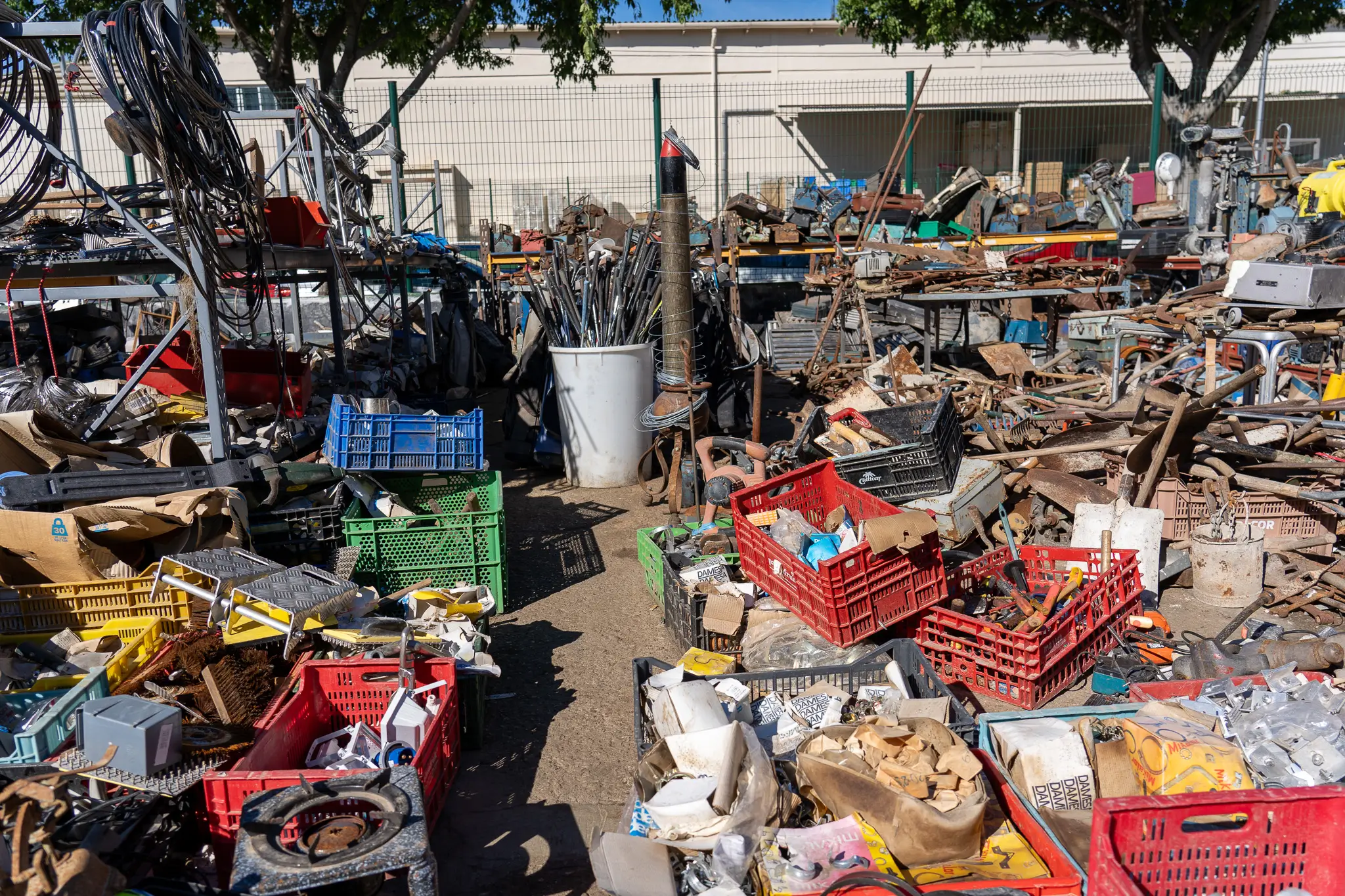 5 razones por las que reciclar metales es más barato que comprar material nuevo